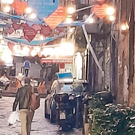 Appartamento Family House Piazza Carita' Napoli Esterno foto
