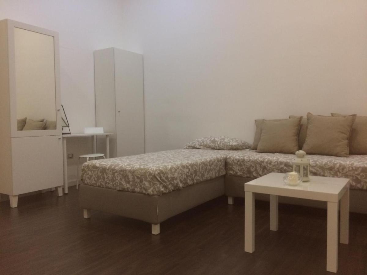 Appartamento Family House Piazza Carita' Napoli Esterno foto