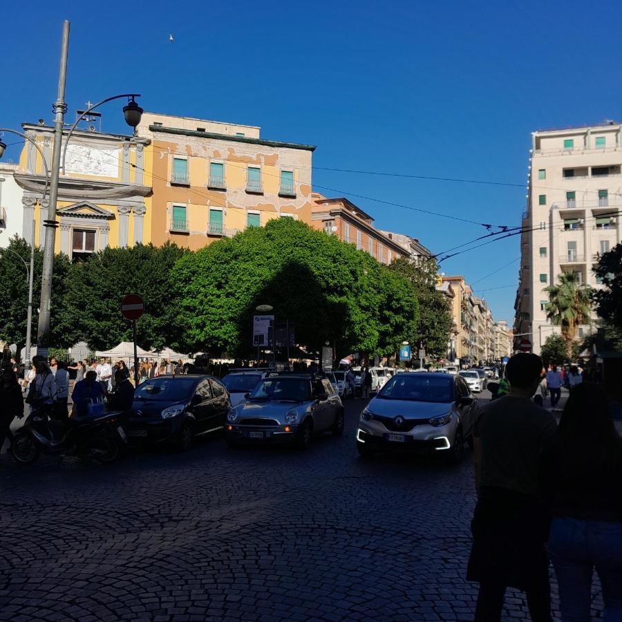 Appartamento Family House Piazza Carita' Napoli Esterno foto