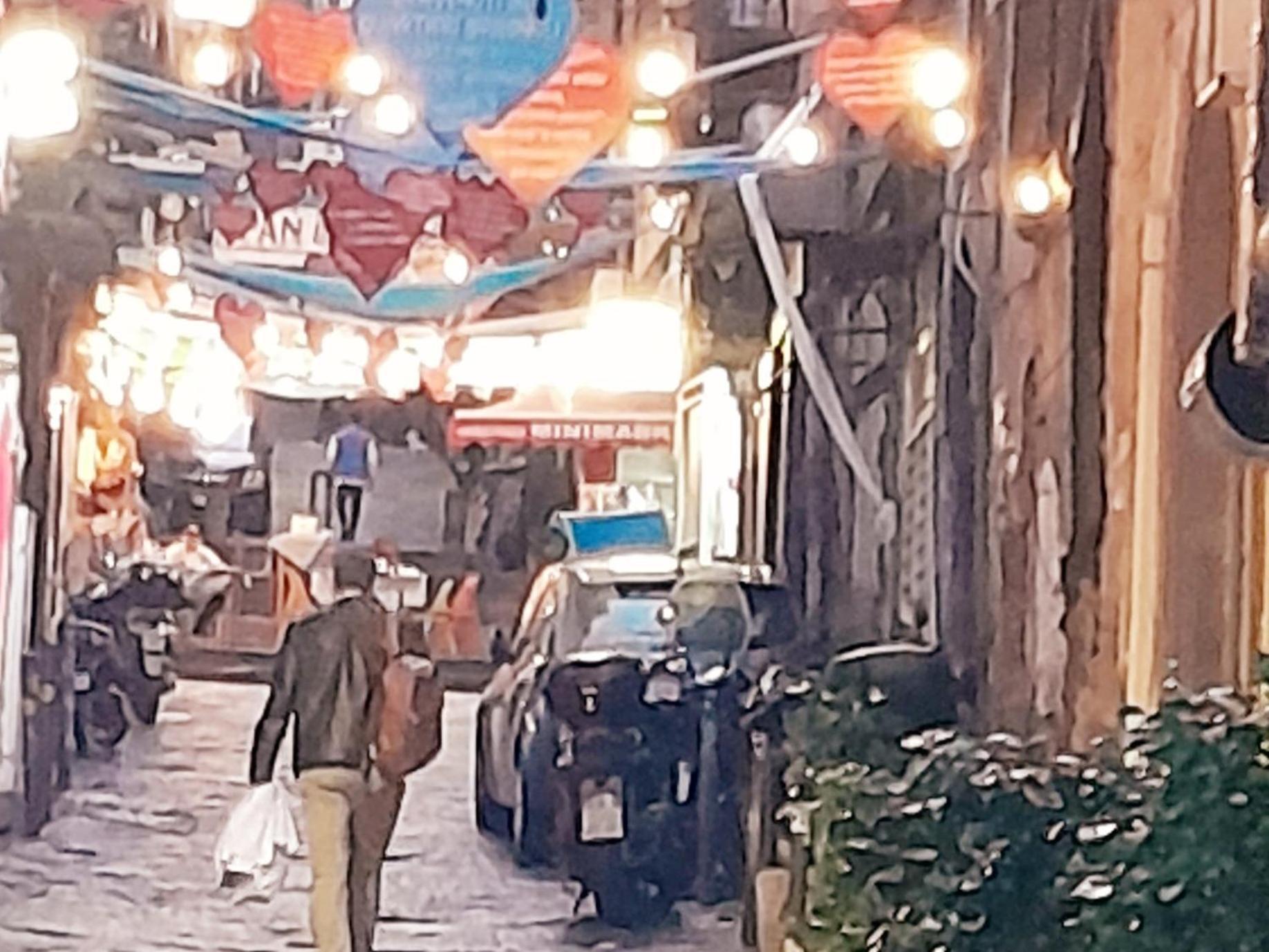Appartamento Family House Piazza Carita' Napoli Esterno foto