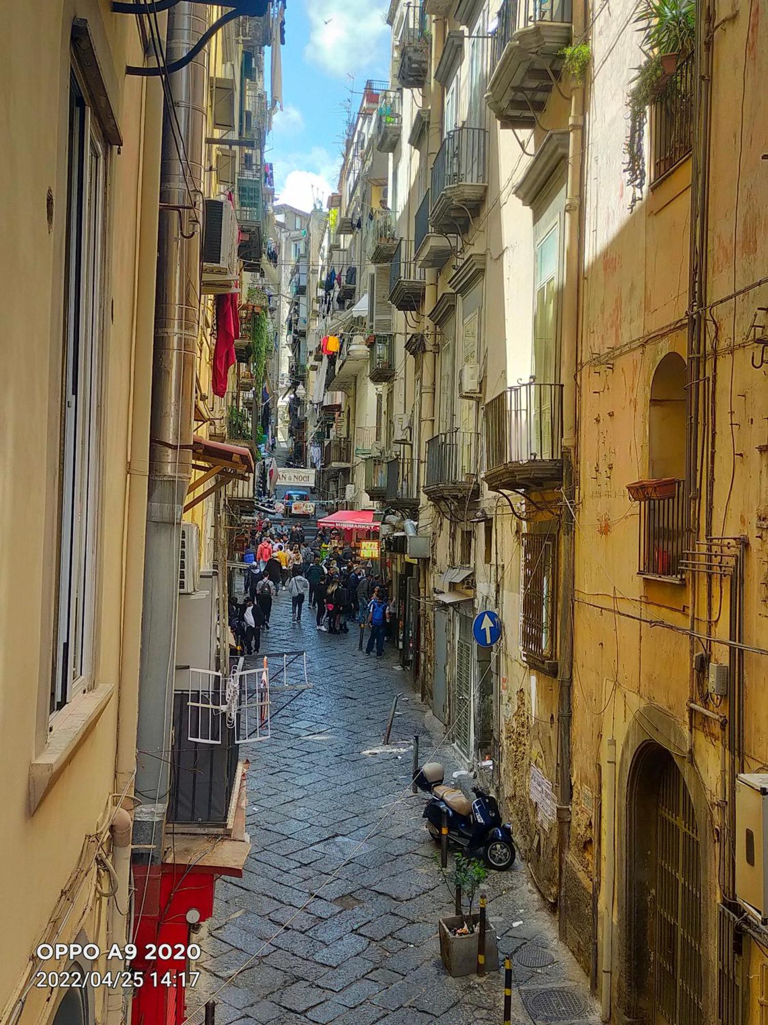 Appartamento Family House Piazza Carita' Napoli Esterno foto