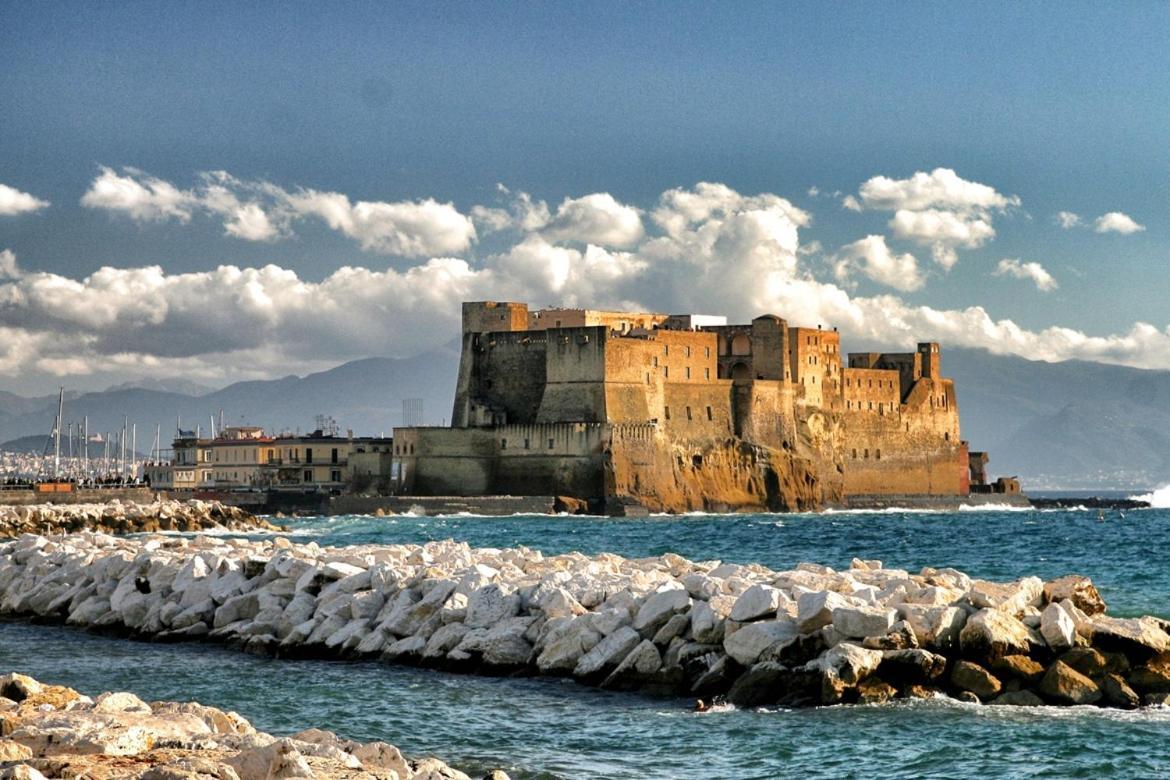 Appartamento Family House Piazza Carita' Napoli Esterno foto