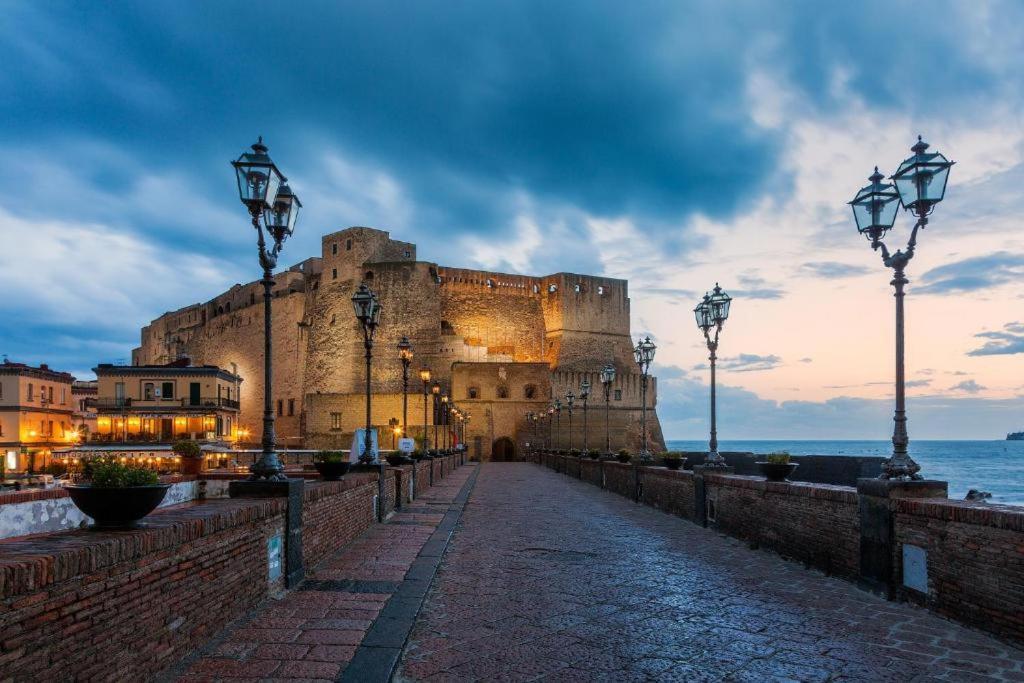 Appartamento Family House Piazza Carita' Napoli Esterno foto