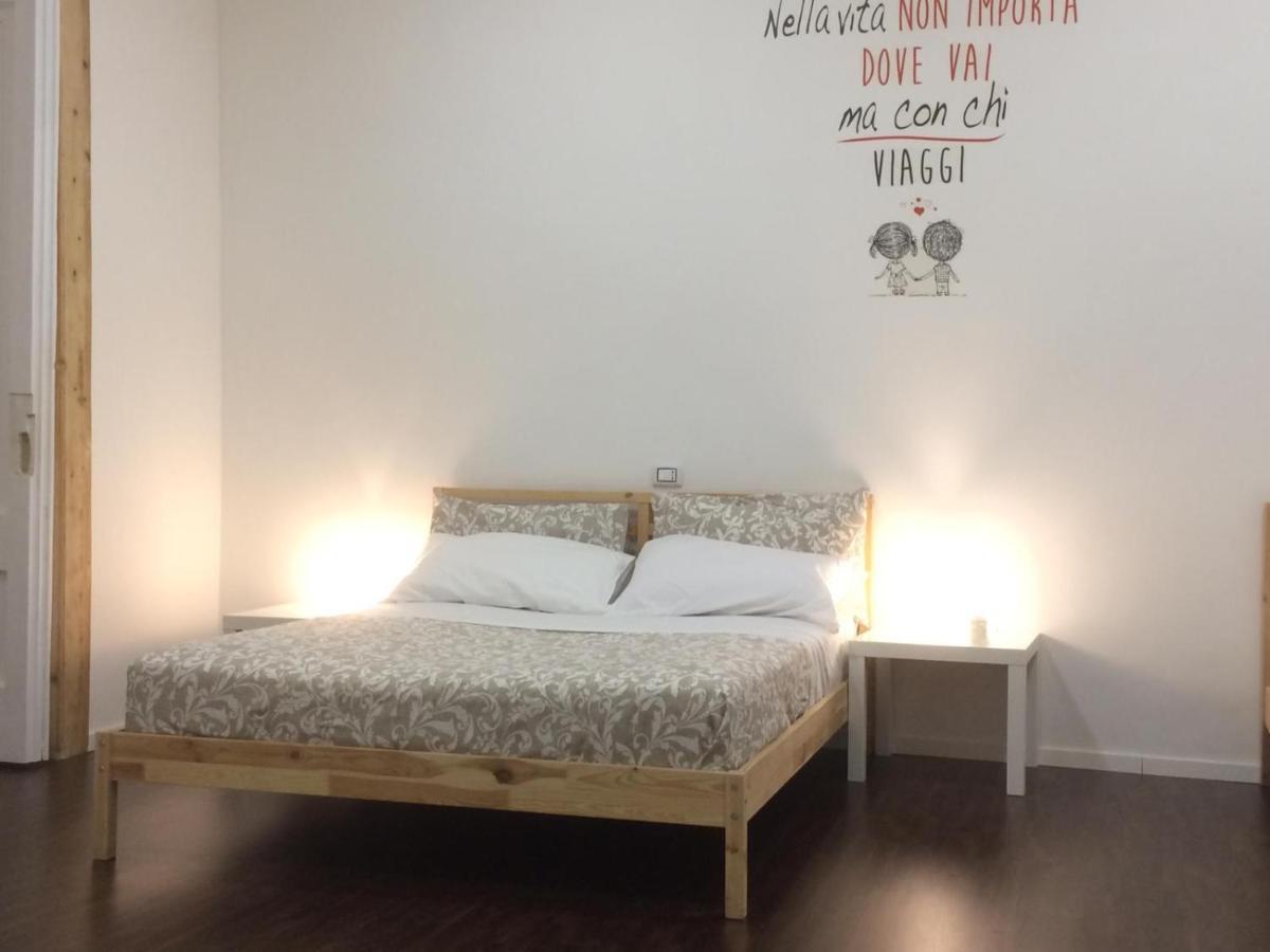 Appartamento Family House Piazza Carita' Napoli Esterno foto