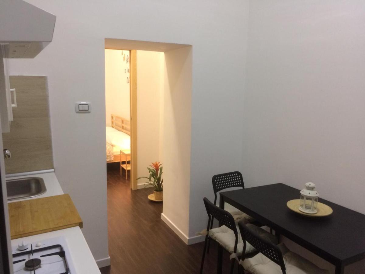 Appartamento Family House Piazza Carita' Napoli Esterno foto
