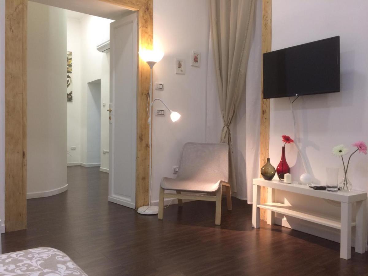 Appartamento Family House Piazza Carita' Napoli Esterno foto