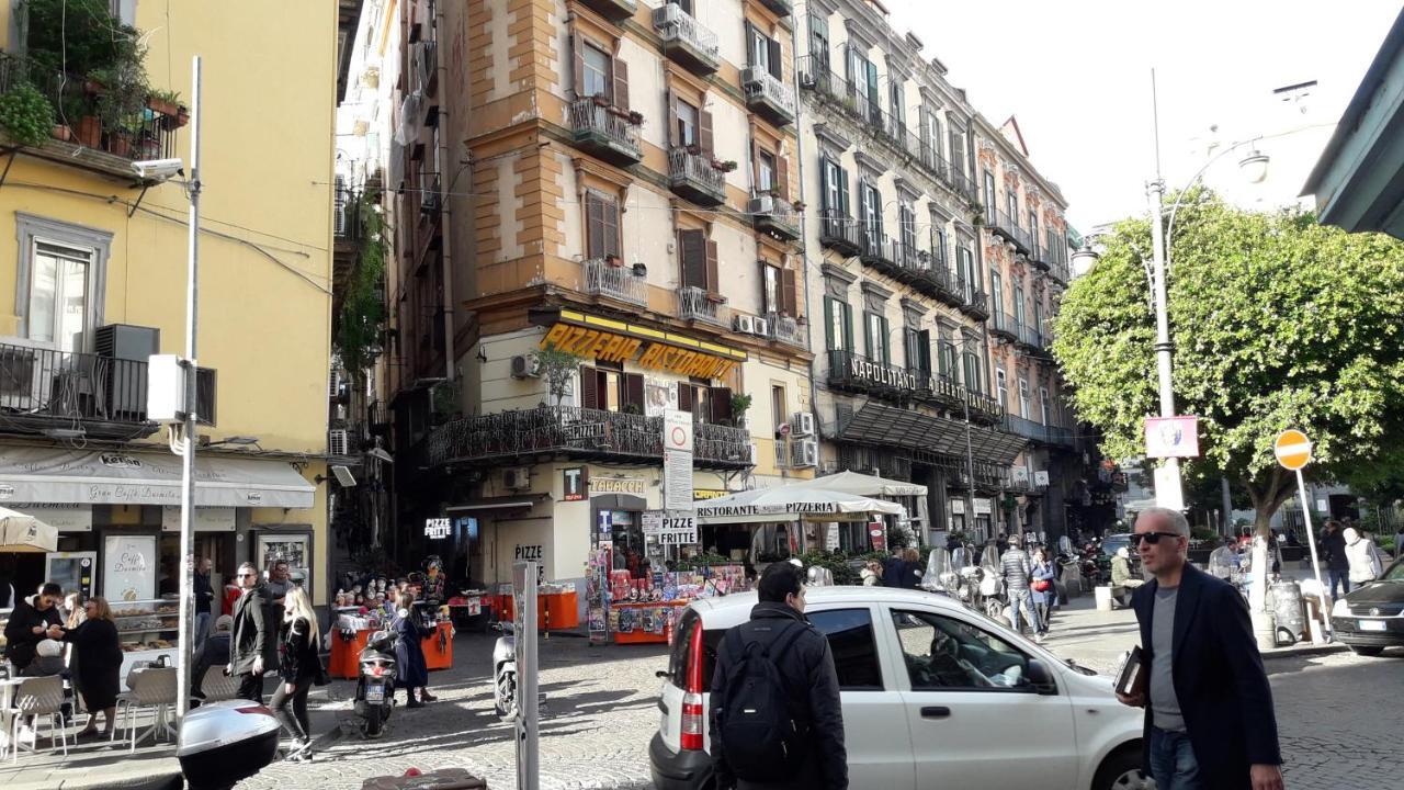 Appartamento Family House Piazza Carita' Napoli Esterno foto