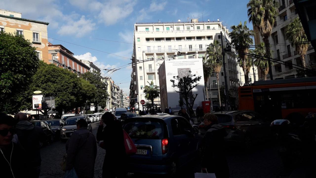 Appartamento Family House Piazza Carita' Napoli Esterno foto
