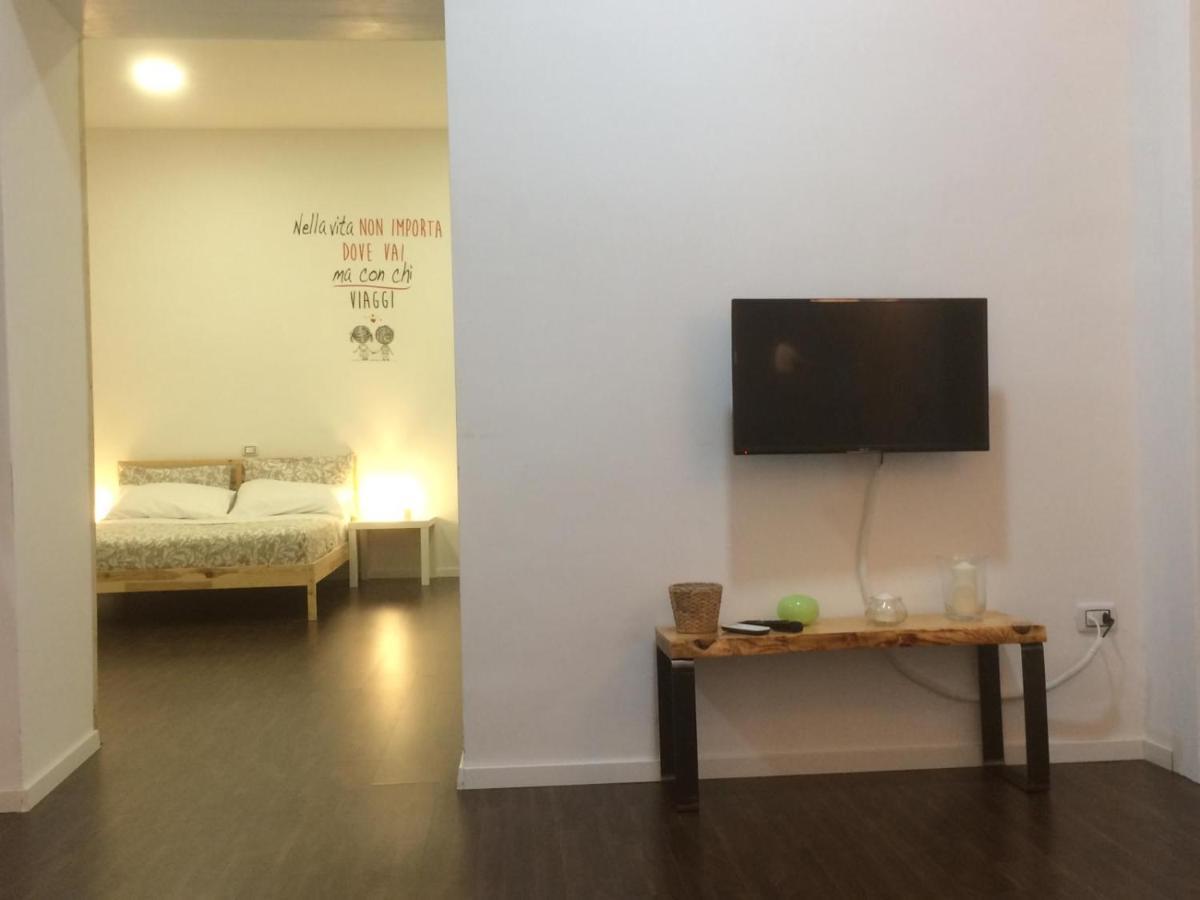 Appartamento Family House Piazza Carita' Napoli Esterno foto