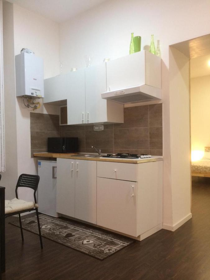 Appartamento Family House Piazza Carita' Napoli Esterno foto