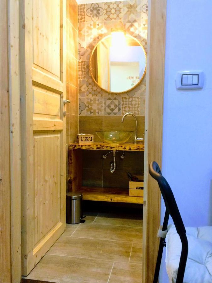 Appartamento Family House Piazza Carita' Napoli Esterno foto