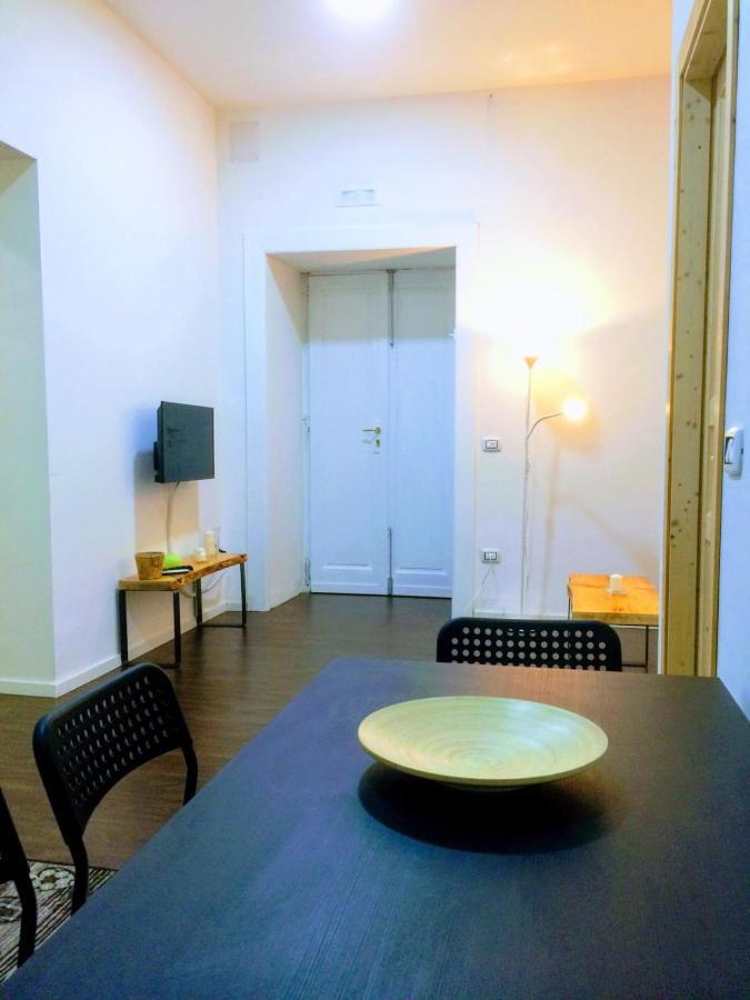 Appartamento Family House Piazza Carita' Napoli Esterno foto