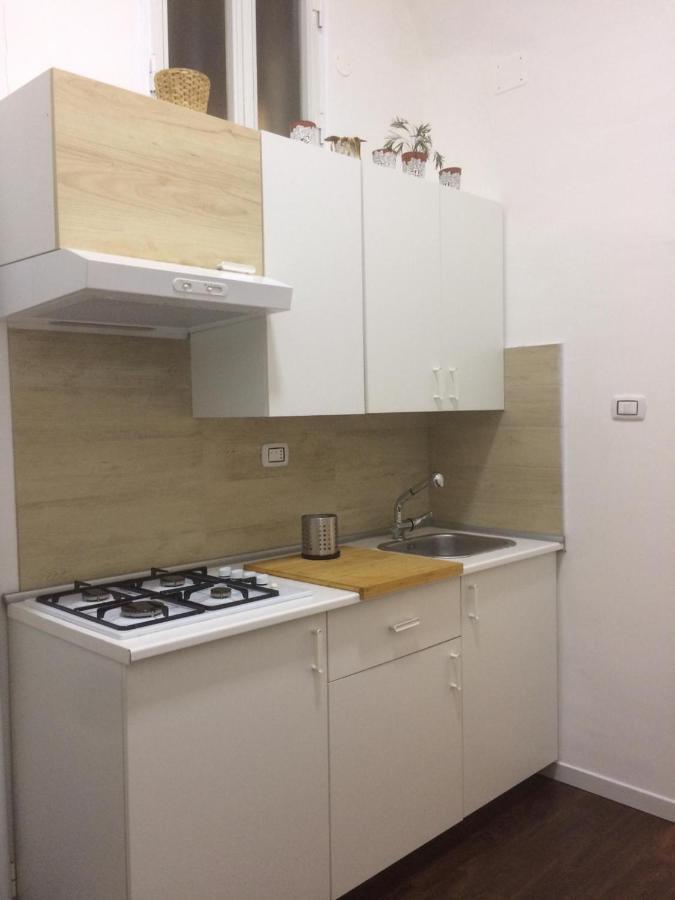 Appartamento Family House Piazza Carita' Napoli Esterno foto